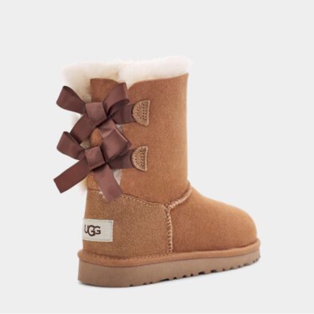 UGG Bailey Bow Chestnut toddler Size 9 gently worn Authentic